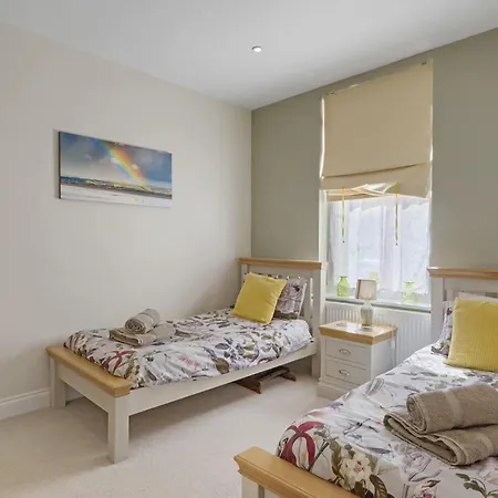 Modern Apartment Private Parking Walk To Beach Westward Ho!  Exterior photo