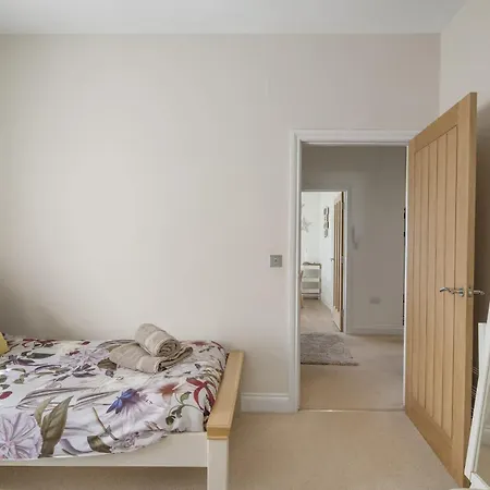 Modern Apartment Private Parking Walk To Beach Westward Ho!  Exterior photo